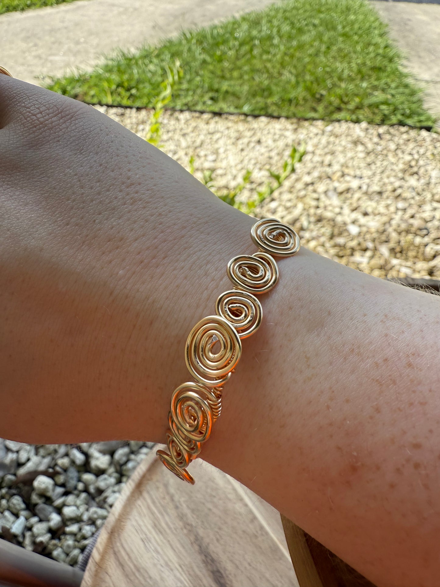 Bangle drop: swirled out