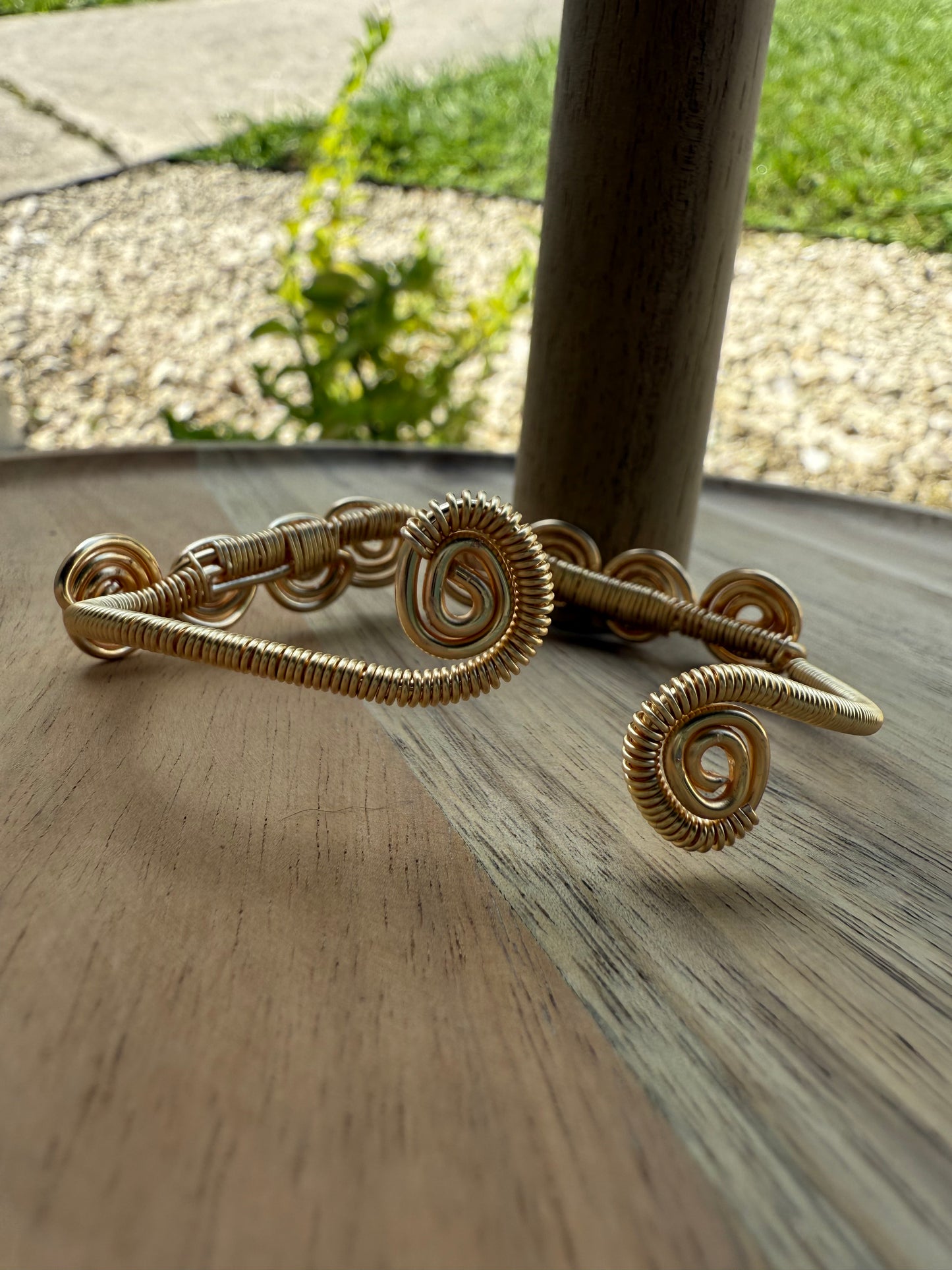 Bangle drop: swirled out