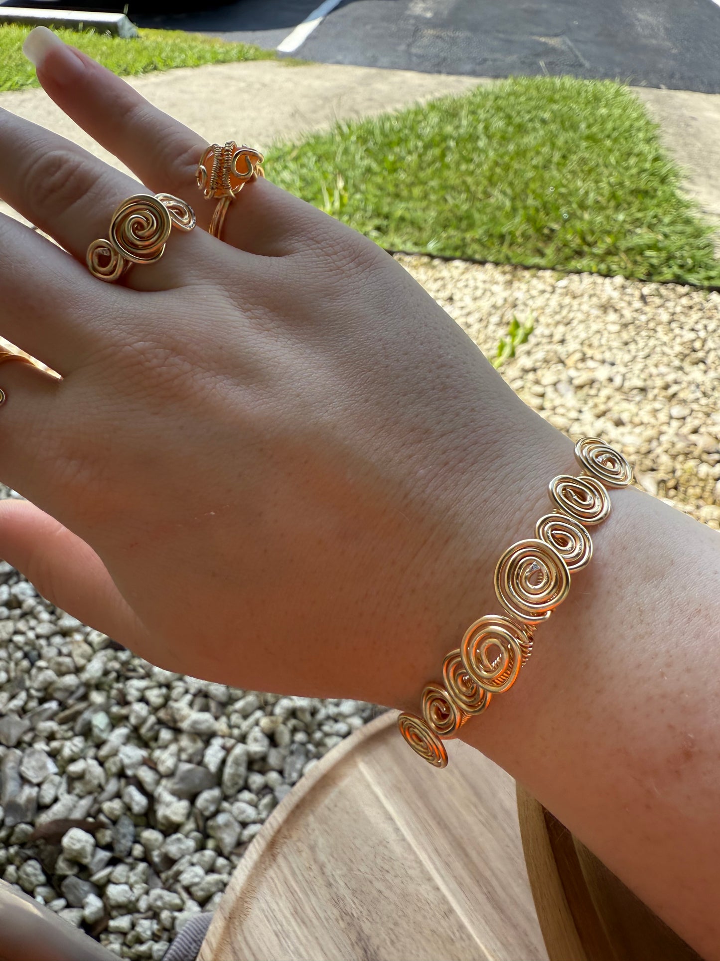 Bangle drop: swirled out